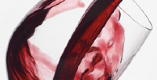 Rượu vang đỏ có thể chữa bệnh nướu răng