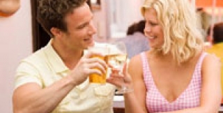 Uống rượu, bia tăng 20% nguy cơ bị viêm lợi