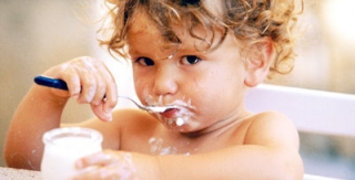 Sữa chua giúp giảm sâu răng ở trẻ 