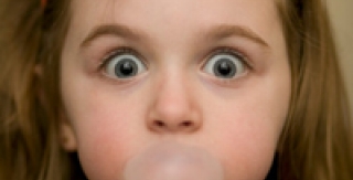 Kẹo cao su có lợi cho răng trẻ em