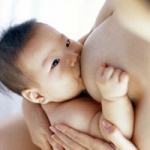 Lợi ích to lớn của việc nuôi con bằng sữa mẹ