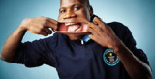 Người đàn ông miệng rộng nhất thế giới