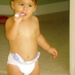 Tập cho bé thói quen đánh răng hằng ngày 