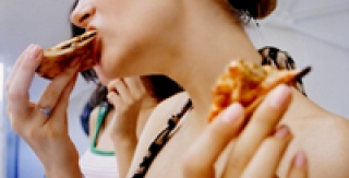 Giữ răng đẹp sau bữa ăn 